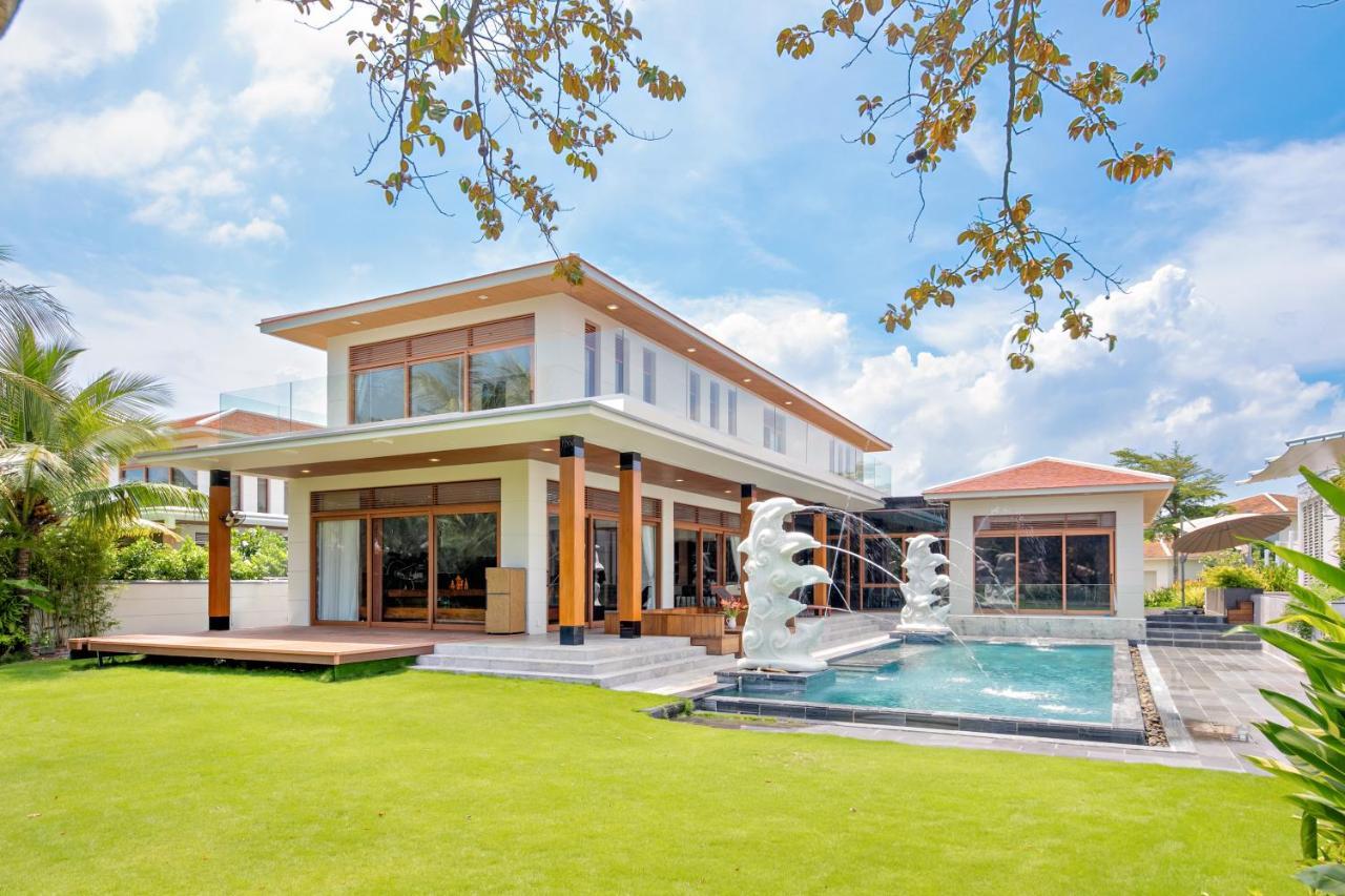 Deluxe Ocean Villa Along The Beach ダナン市 エクステリア 写真