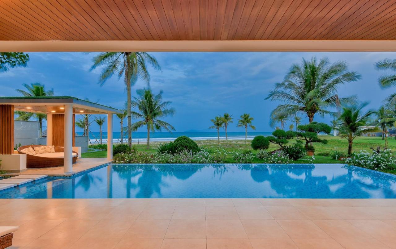 Deluxe Ocean Villa Along The Beach ダナン市 エクステリア 写真