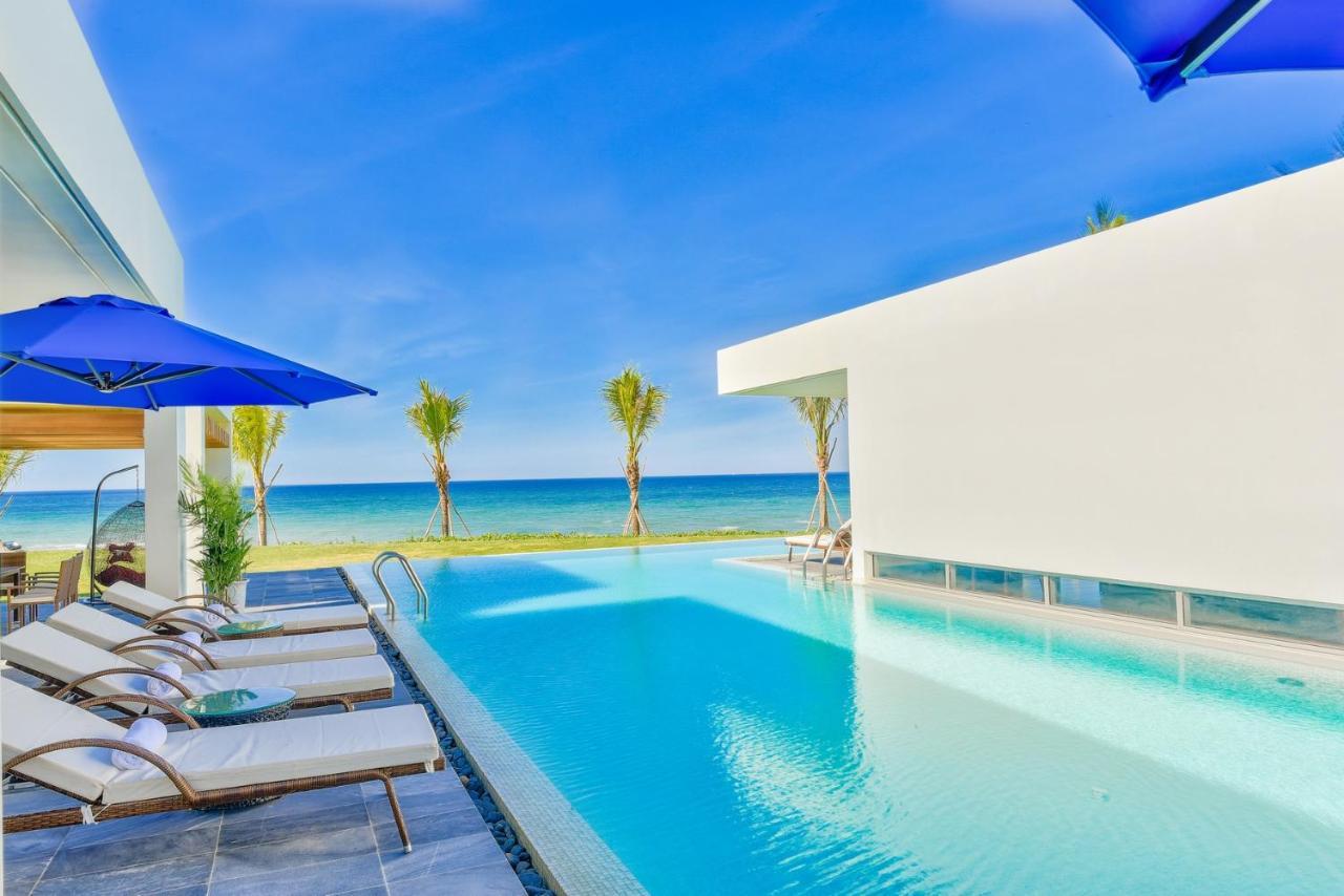 Deluxe Ocean Villa Along The Beach ダナン市 エクステリア 写真