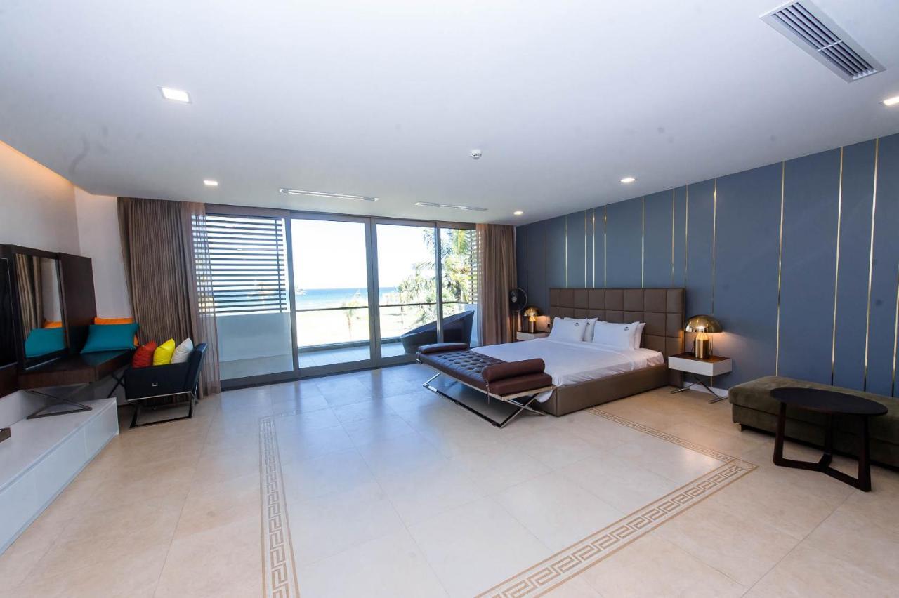 Deluxe Ocean Villa Along The Beach ダナン市 エクステリア 写真
