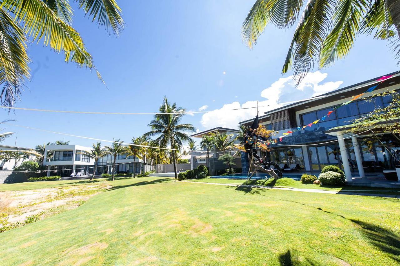 Deluxe Ocean Villa Along The Beach ダナン市 エクステリア 写真