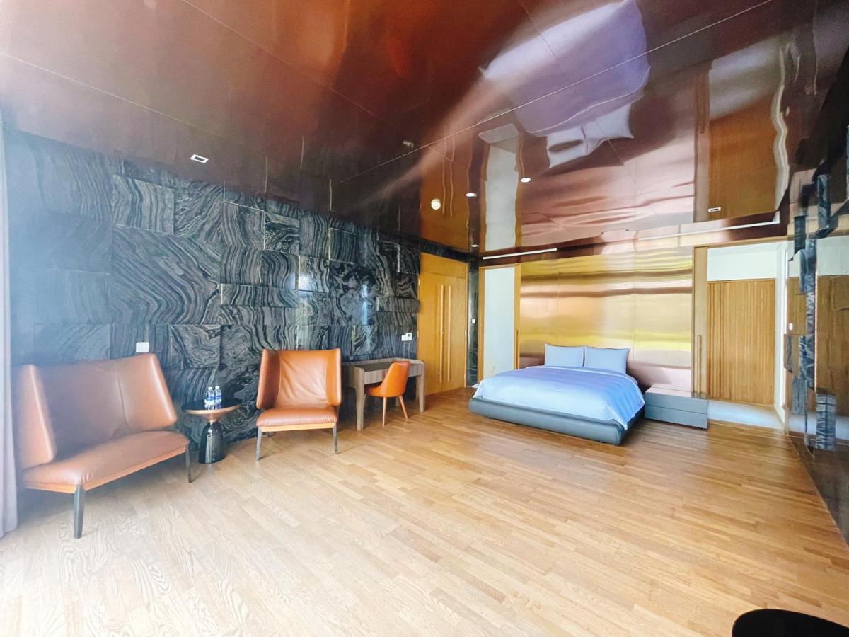 Deluxe Ocean Villa Along The Beach ダナン市 エクステリア 写真