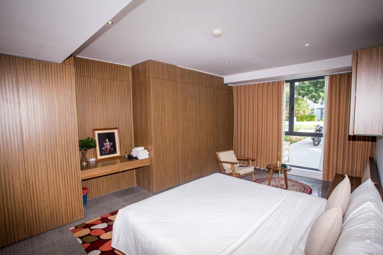 Deluxe Ocean Villa Along The Beach ダナン市 エクステリア 写真