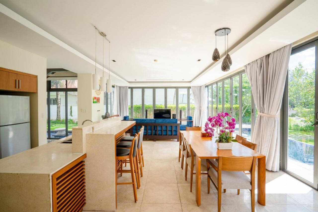 Deluxe Ocean Villa Along The Beach ダナン市 エクステリア 写真