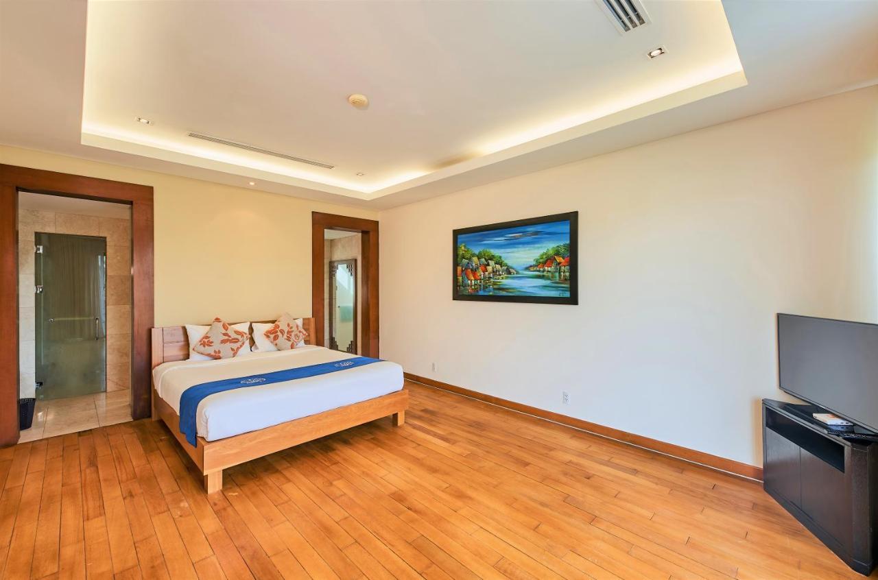 Deluxe Ocean Villa Along The Beach ダナン市 エクステリア 写真
