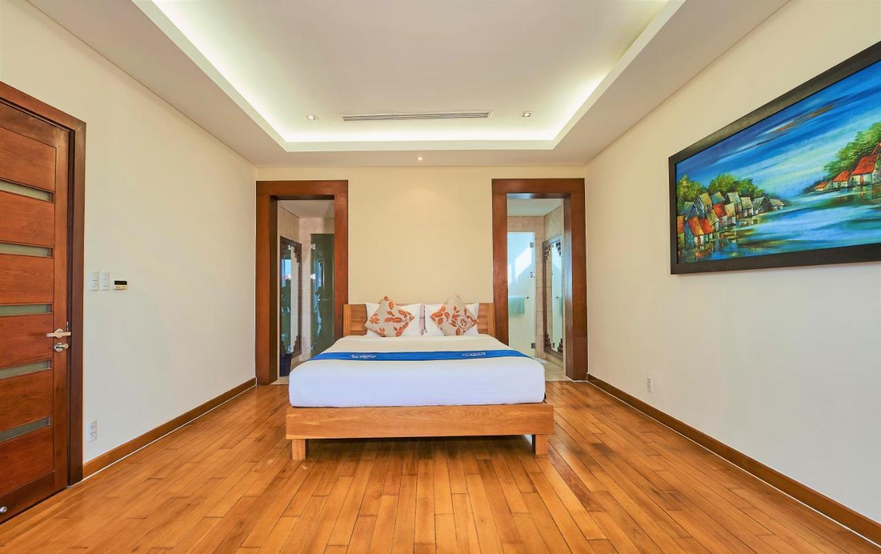 Deluxe Ocean Villa Along The Beach ダナン市 エクステリア 写真