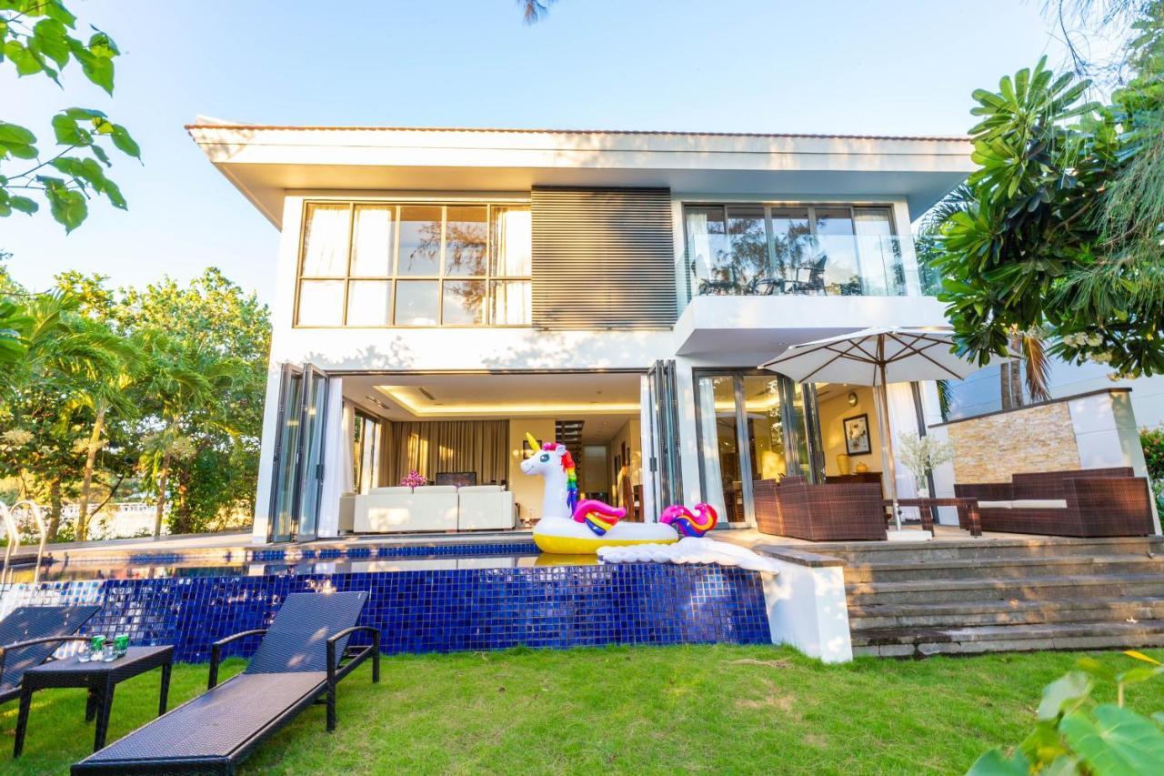 Deluxe Ocean Villa Along The Beach ダナン市 エクステリア 写真
